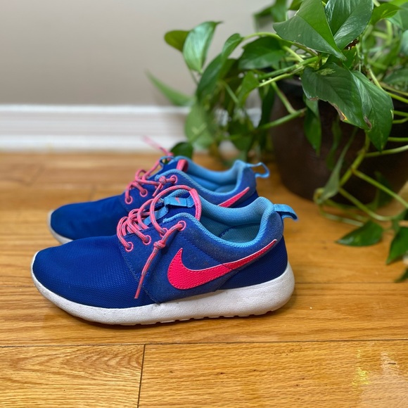 NIKE ROSHE RUNNERS - Picture 1 of 3